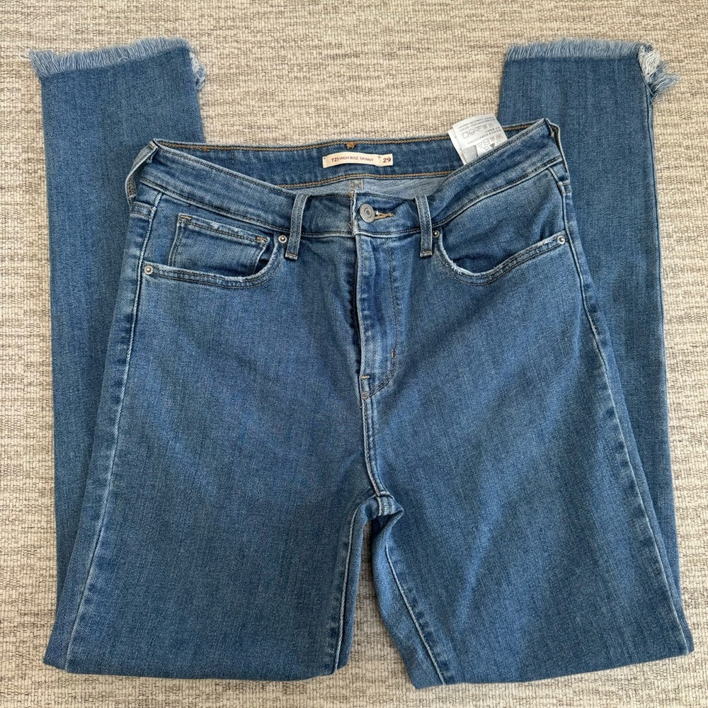 Levi’s High Rise Jeans - Picture 2 of 7